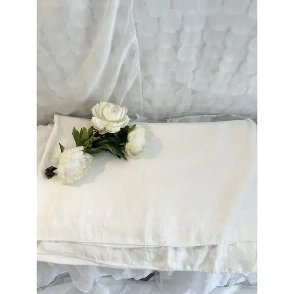 Vtg. WHITE DAMASK Chrysanthemum Flower LINEN TABLECLOTH 67 X 84” Bridal Wedding